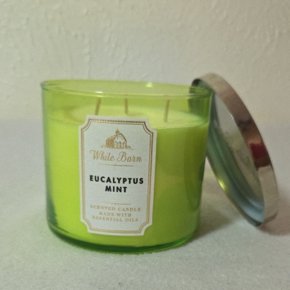 White Barn Eucalyptus Mint Candle - Vibrant Green with Silver Lid - Picture 3 of 3
